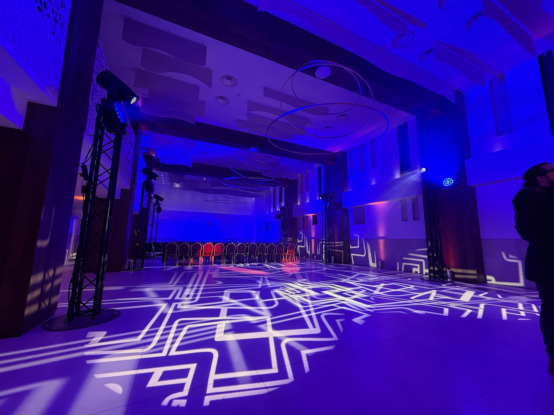 Salons d'Honneur Beth Menahem — salle en lumière
